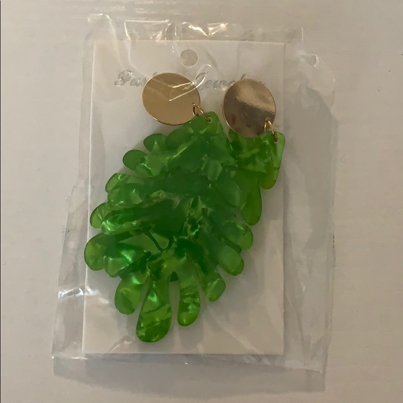 Beautiful earrings! - Picture 3 of 5